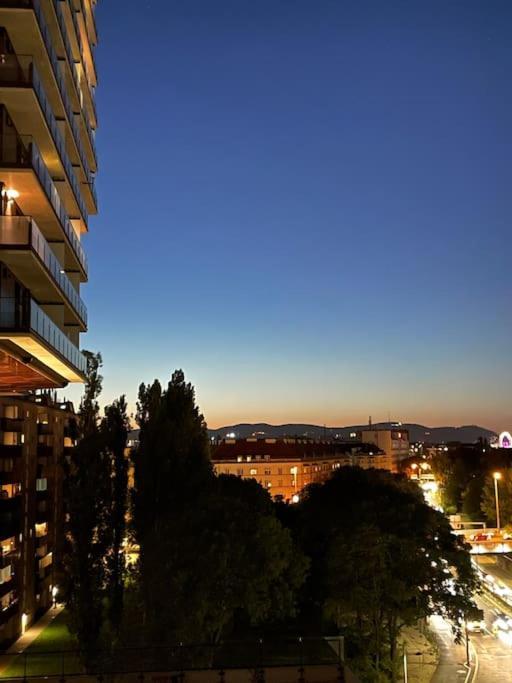 The High-Rise Condo With Pool Βιέννη Εξωτερικό φωτογραφία